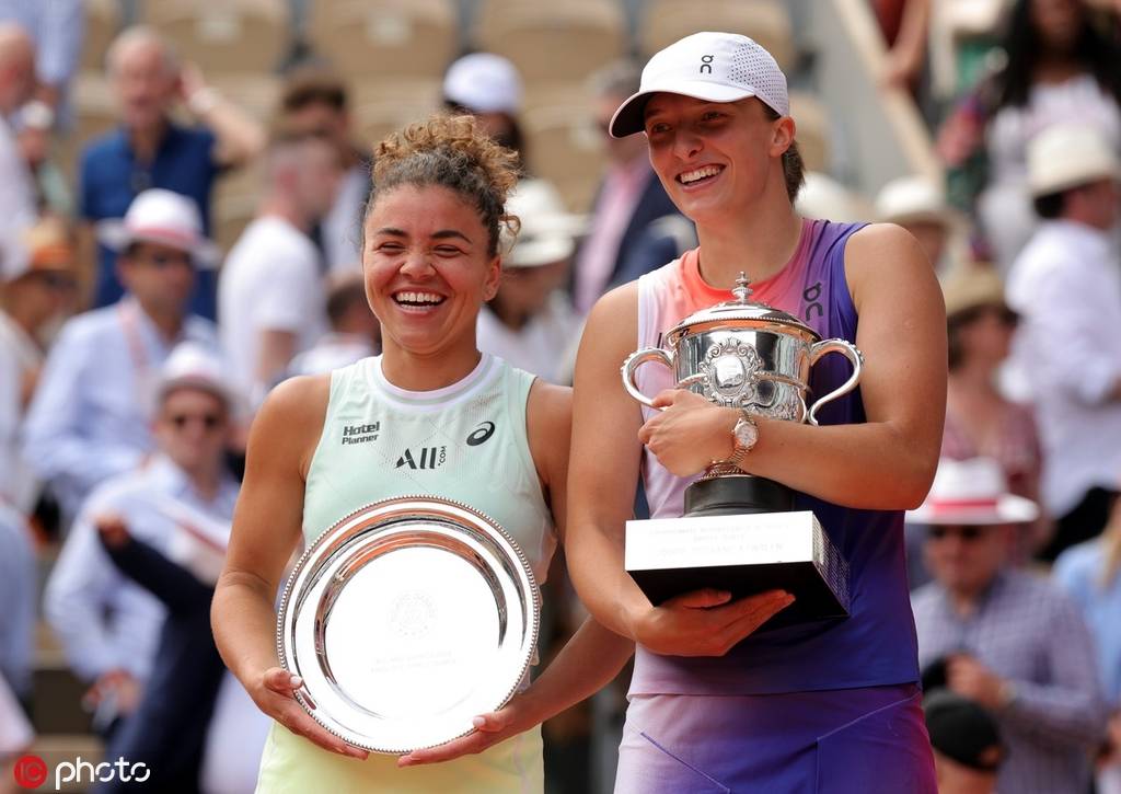  斯维亚泰克卫冕成功，波兰之星闪耀赛场