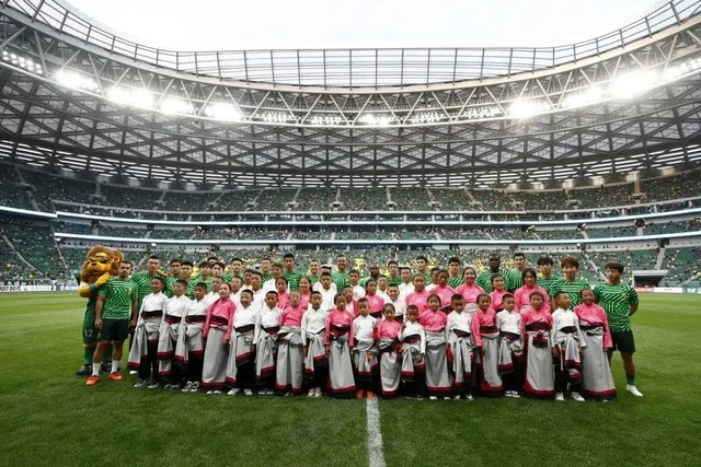  足球公益项目下乡，留守儿童圆梦球场  