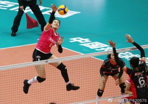  智能发球机器人亮相巡回赛，陪练效率提升三倍