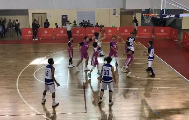  校园篮球蓬勃发展，基层培养见成效