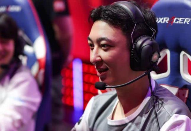  电竞天才少年横空出世，单场五杀震撼全场  