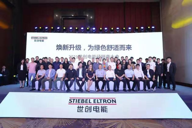  郑钦文逆转晋级八强，创造历史佳绩