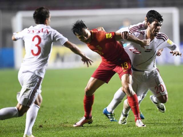  法国甲組足球聯賽呈现群雄逐鹿格局榜首多次易主