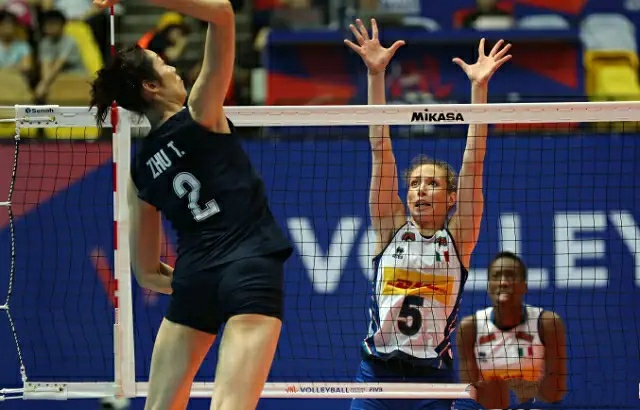  贝雷蒂尼发球上网，鹿特丹站打破冠军荒