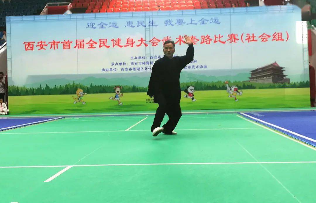  电竞裁判严格执裁，公平竞赛获赞誉