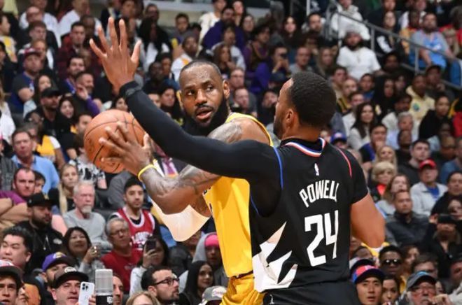  快船乔治准绝杀惊险击败鹈鹕