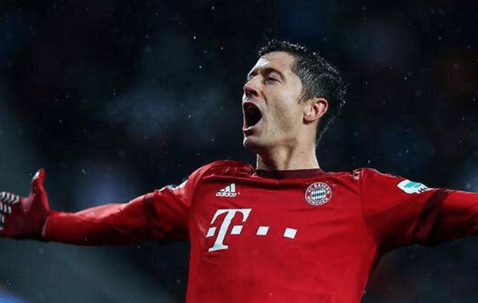  德甲射手王争霸，莱万梅开二度助拜仁